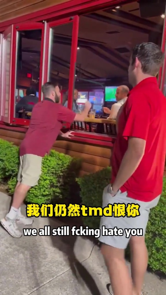 余恨未消！獨(dú)行俠球迷偶遇尼克-哈里森：我們?nèi)匀籘MD恨你！